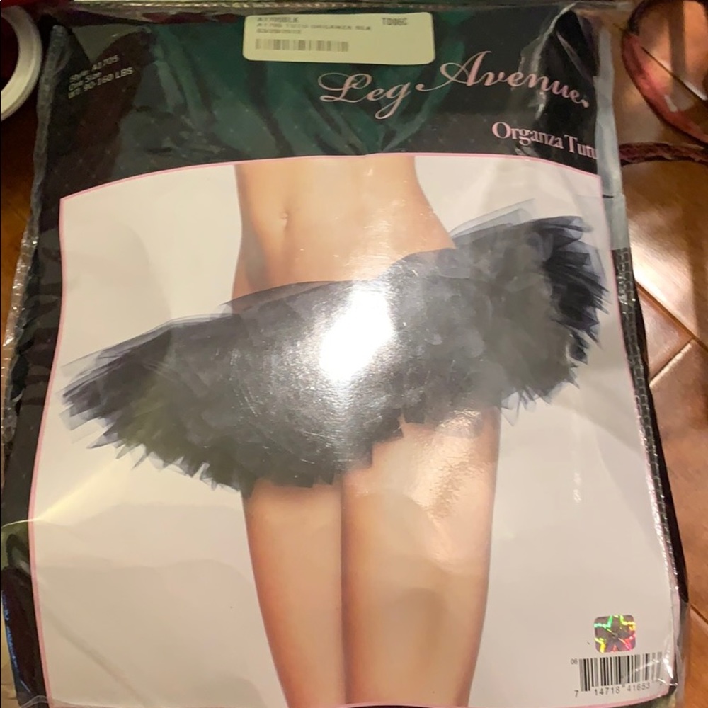 Black Tutu‎